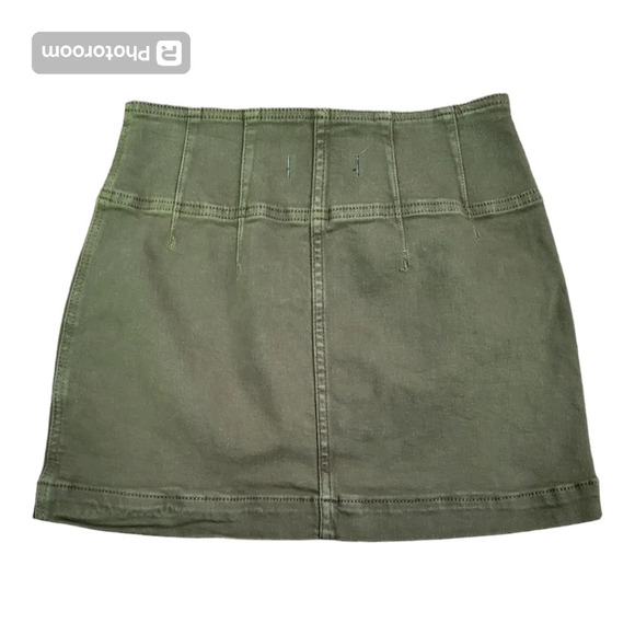 💕We the free army green zip up mini skirt - Picture 2 of 5